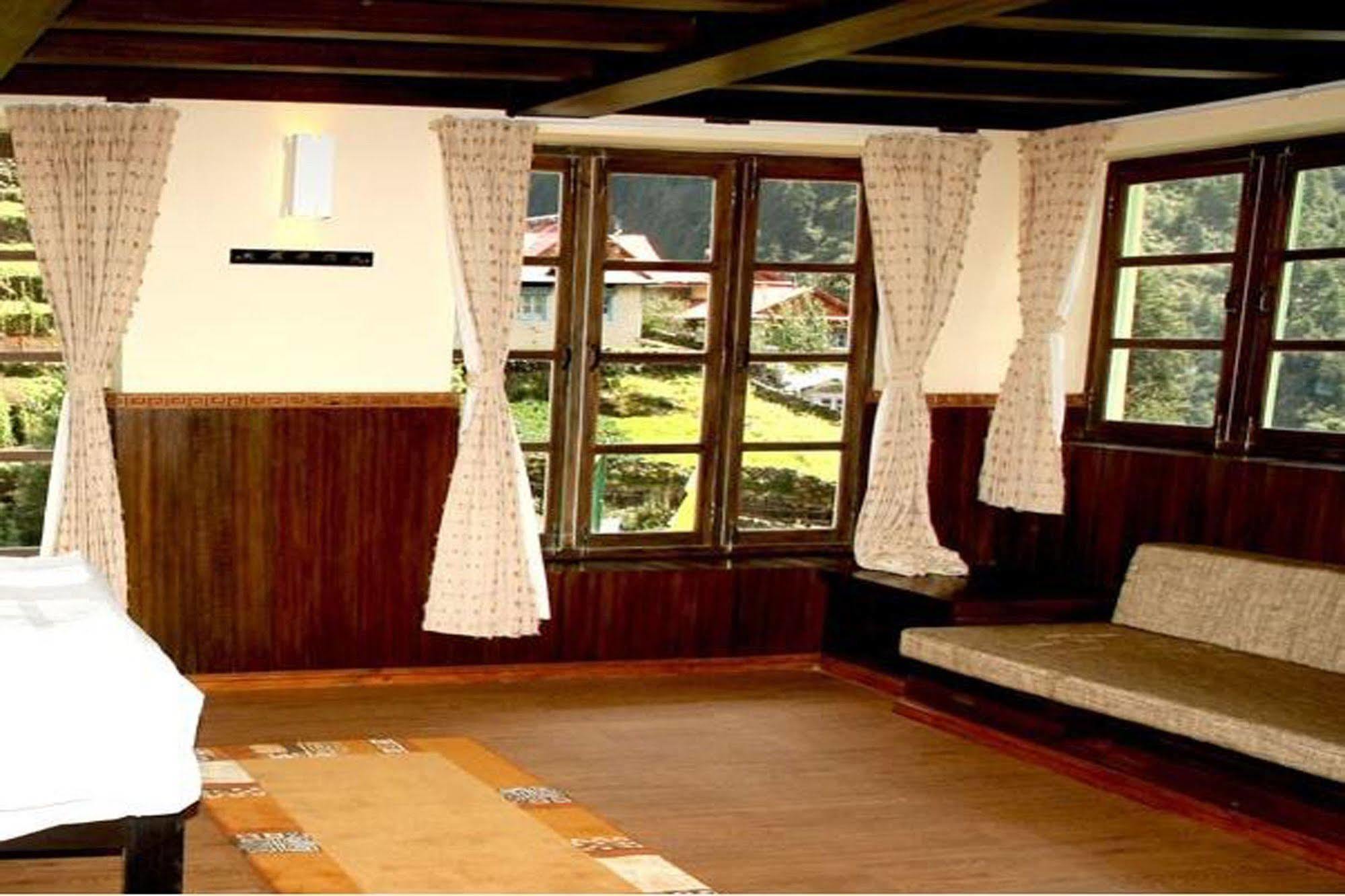 Mountain Lodges Of Nepal - Monjo Bagian luar foto